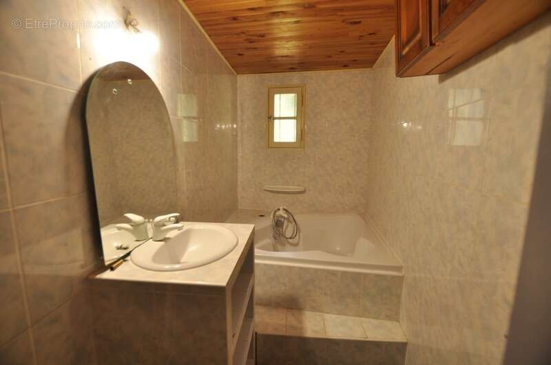 Maison à LAPEYROUSE-MORNAY