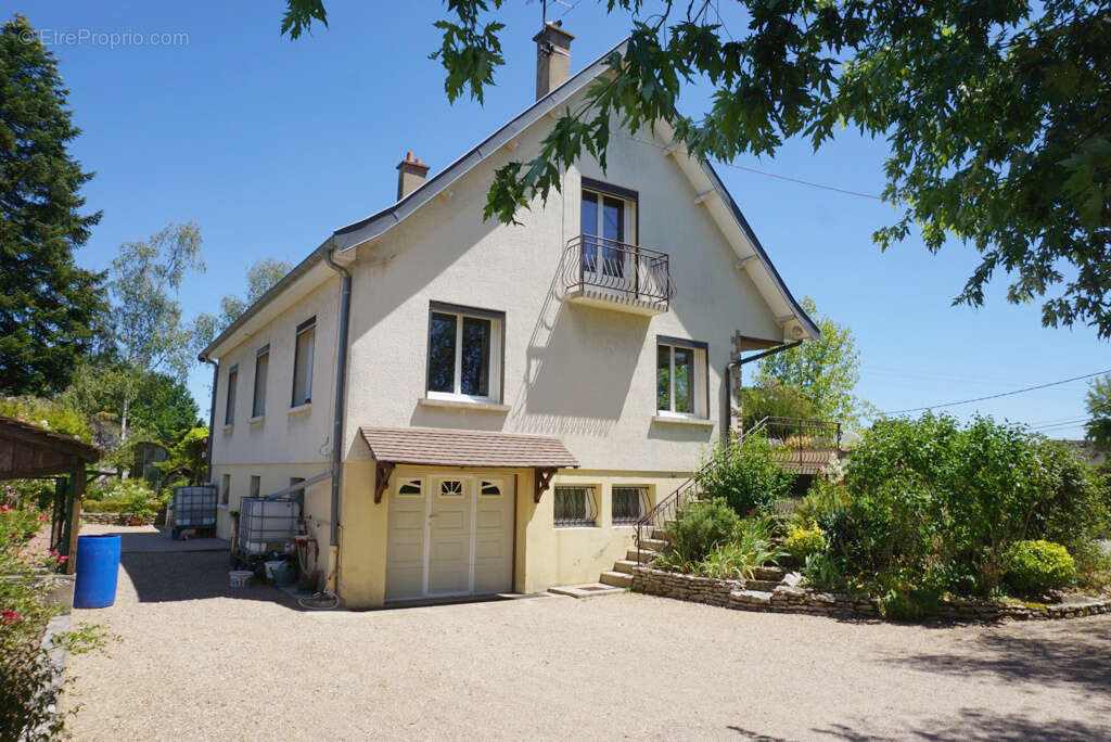 Belle maison familiale de 196 m2 avec dépendances et agréable terrain - photo 23