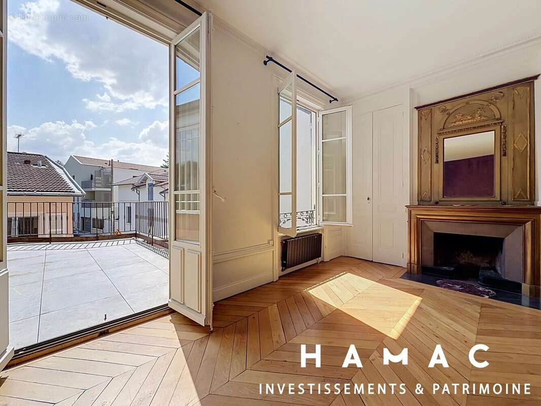 Maison de 260m2 - 1000m2 de terrain - Stationnement - photo 3