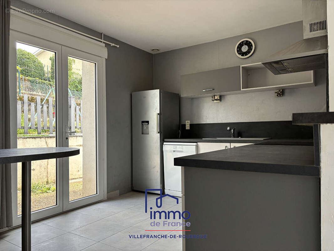 Maison T5 sur deux niveaux 128 m2 avec terrain et garage - photo 4