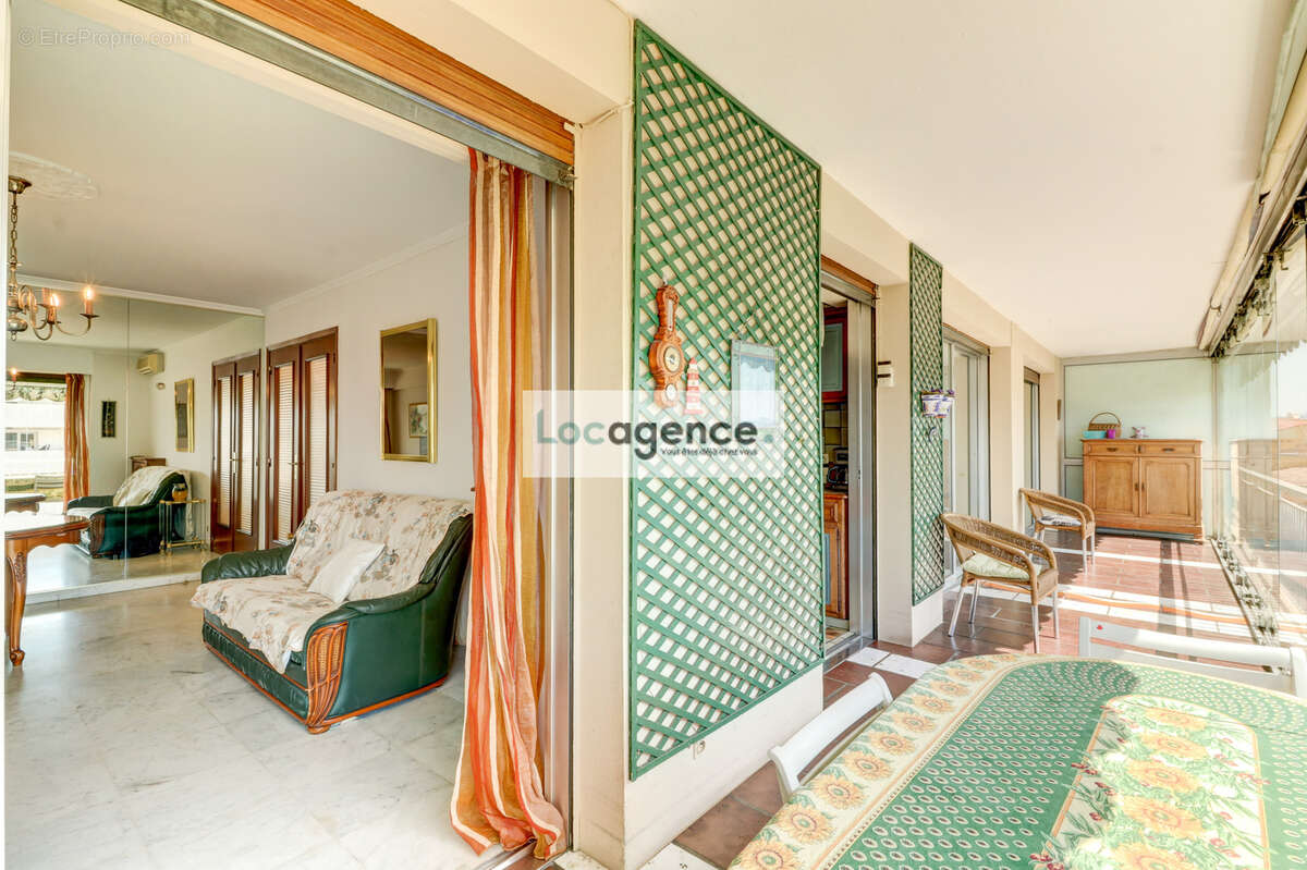 Appartement à MANDELIEU-LA-NAPOULE
