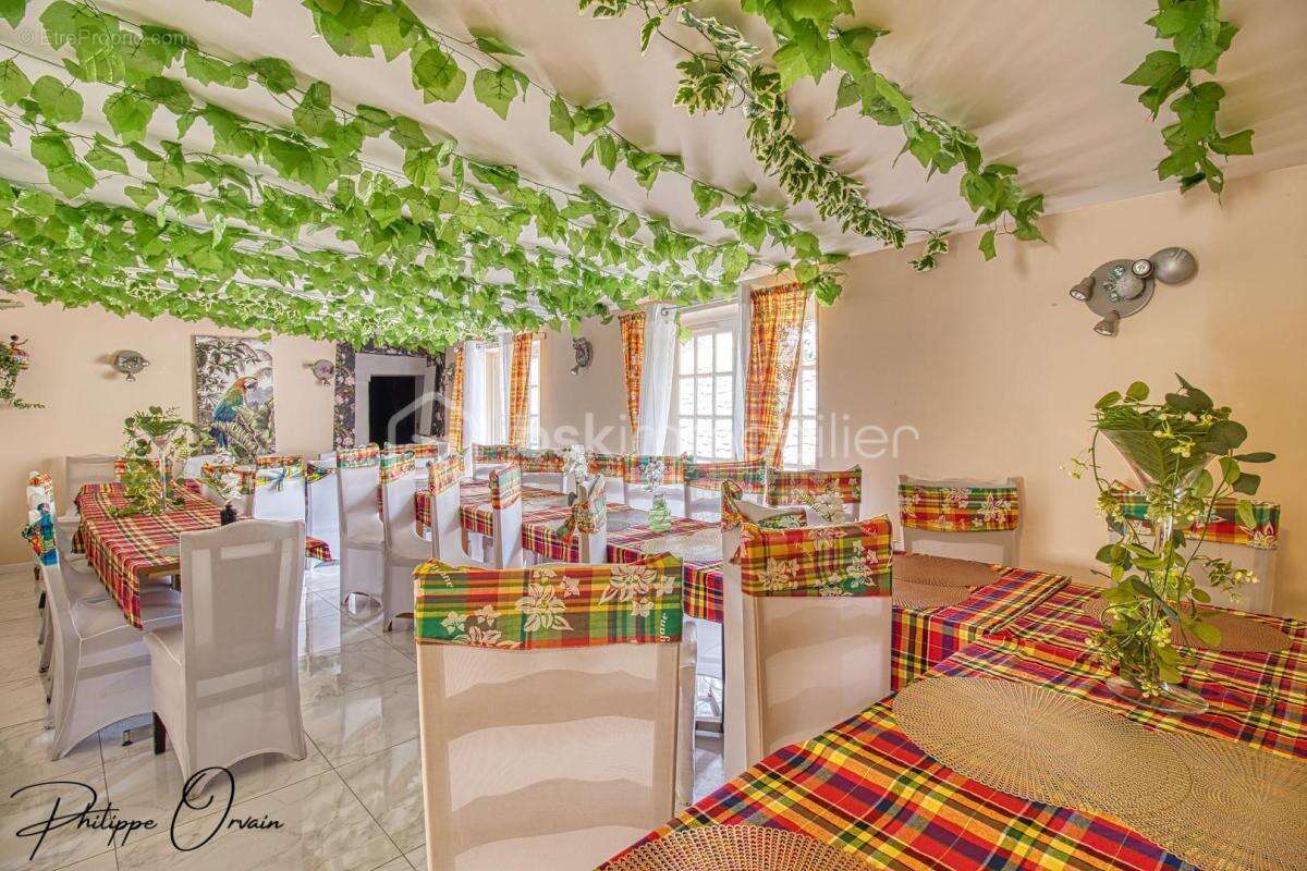 Commerce à VARREDDES