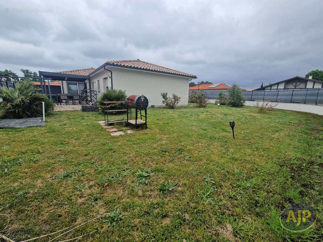 Maison à PARENTIS-EN-BORN