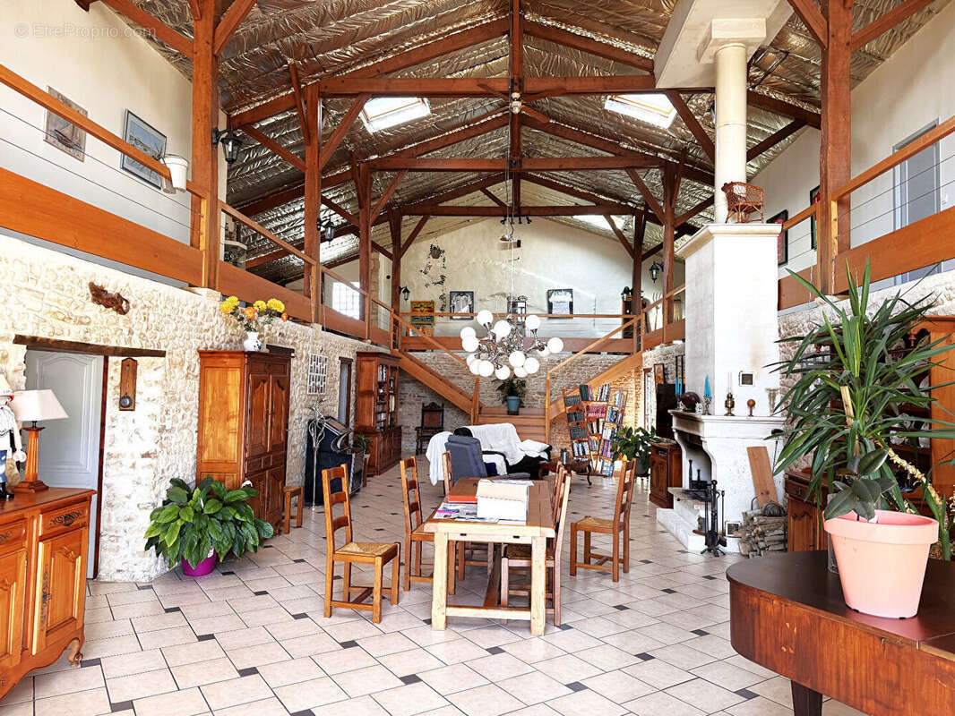 Maison à TONNAY-CHARENTE