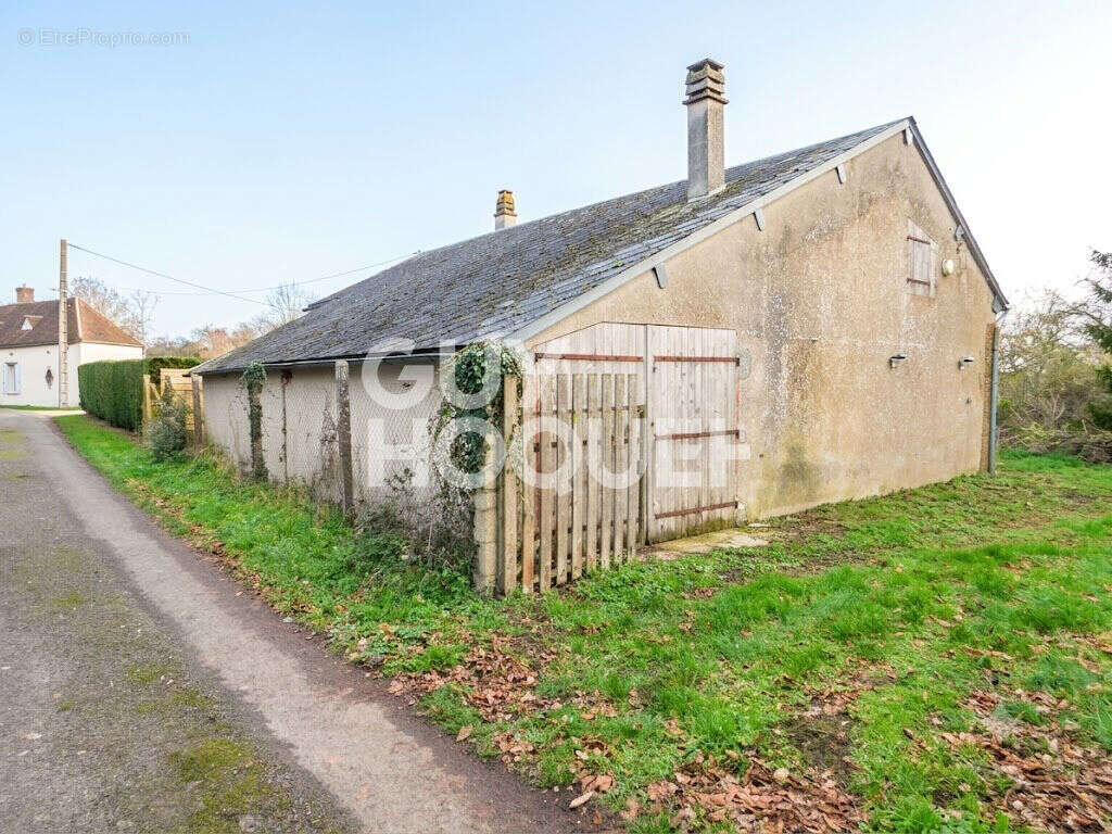 Maison à fort potentiel avec grand terrain - photo 2