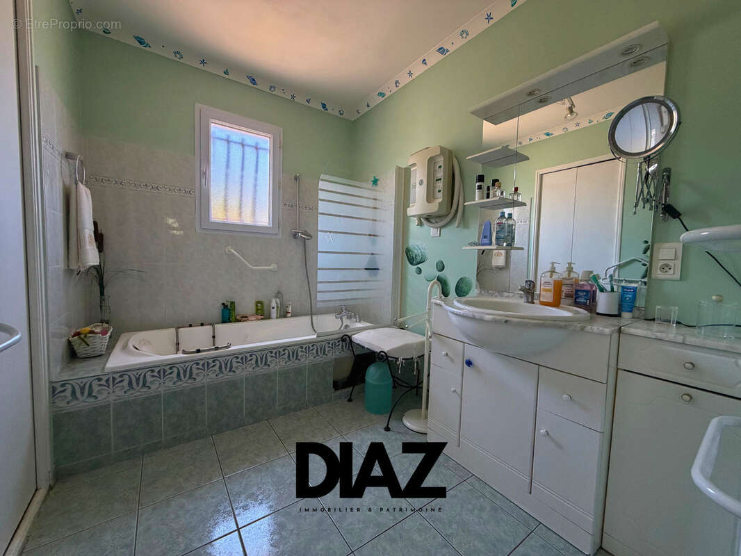 À VENDRE   NÎMES VACQUEROLLES Villa 4 pièces   86 m2   Terrain de 450 m2   299 250 € - photo 11