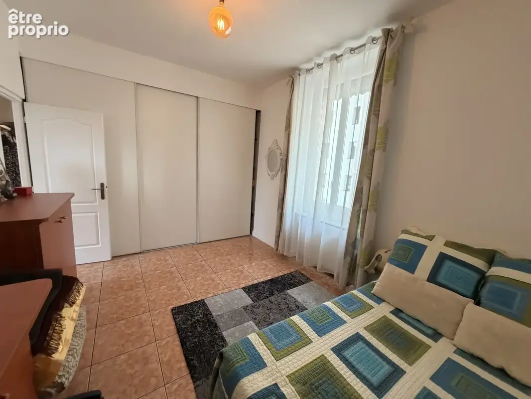 T6 avec 4 chambres, grand balcon donnant sur jardin au calme - photo 10