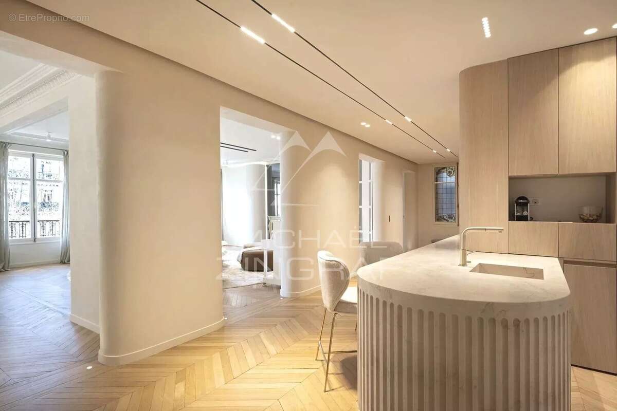 Appartement à PARIS-7E