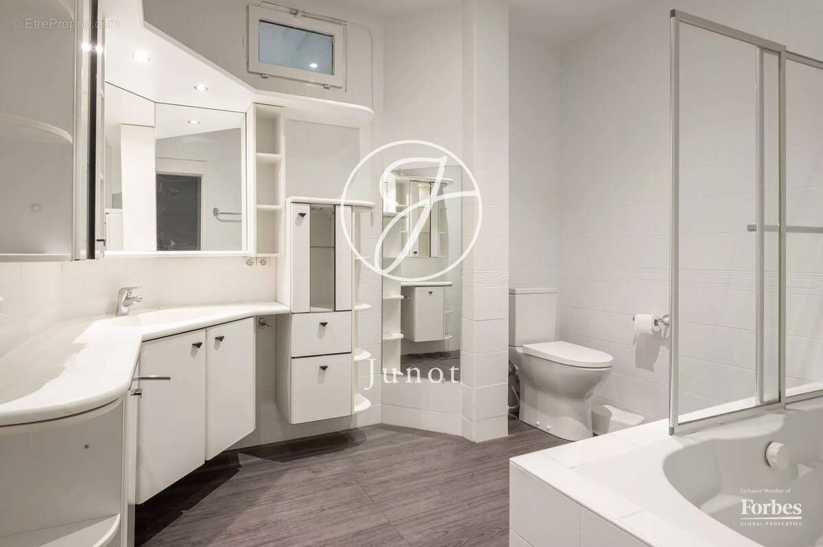 Appartement à PARIS-7E
