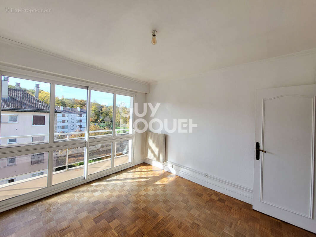 Appartement à LA CELLE-SAINT-CLOUD