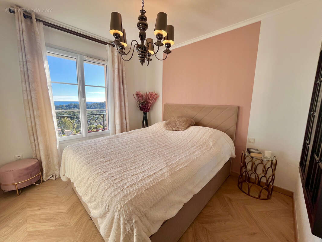 Maison à LES ISSAMBRES