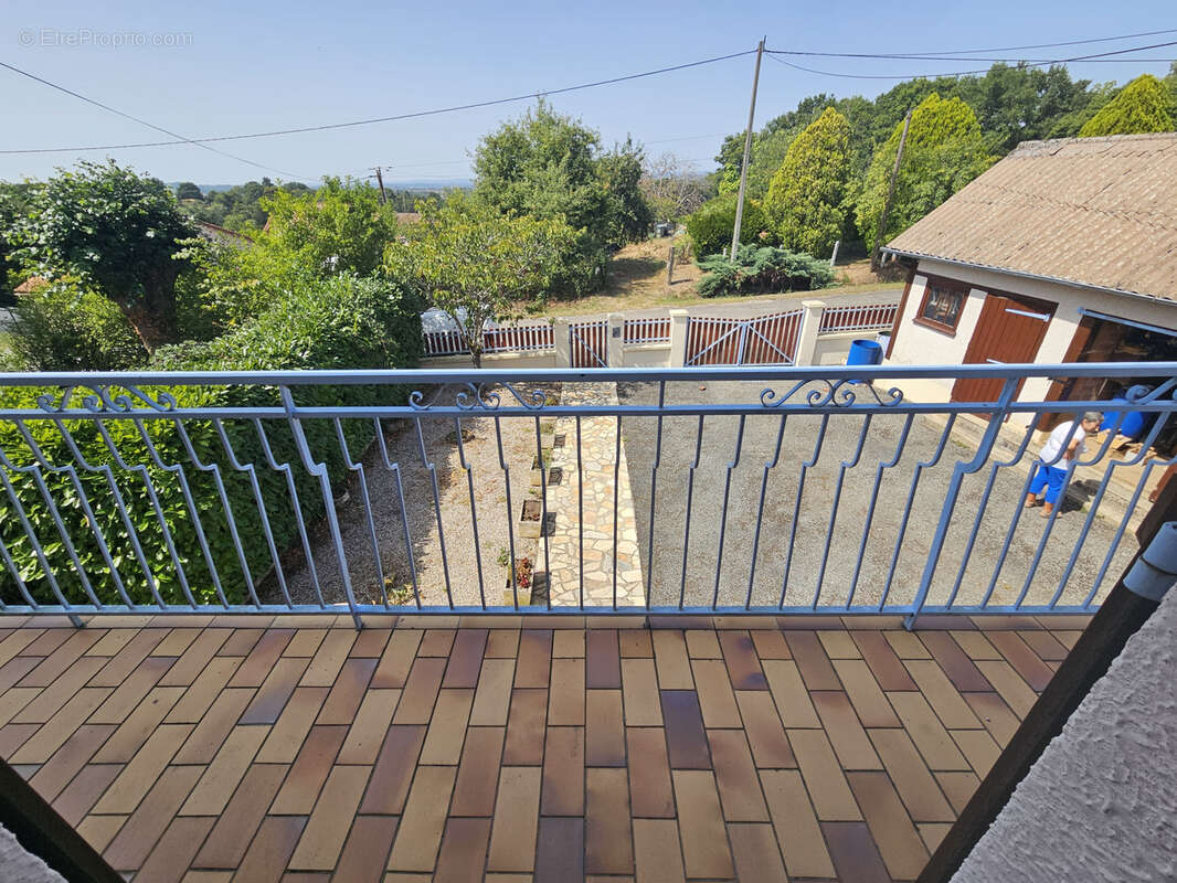 Maison à SAINT-LEONARD-DE-NOBLAT