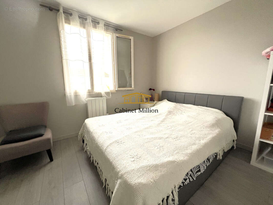 Maison à VIC-LA-GARDIOLE