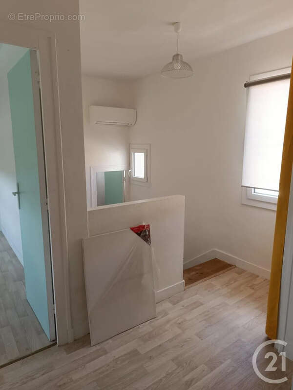 Maison à SAINT-MEDARD-DE-GUIZIERES