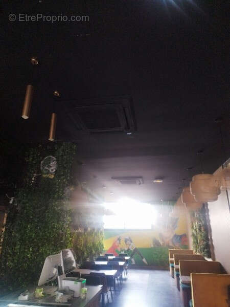 Commerce à SARTROUVILLE