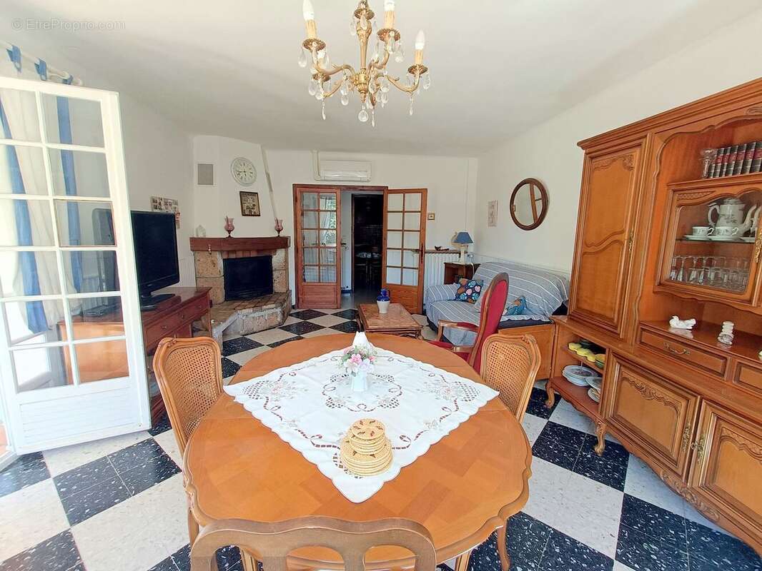 Maison 83 m² à Regusse  - photo 6