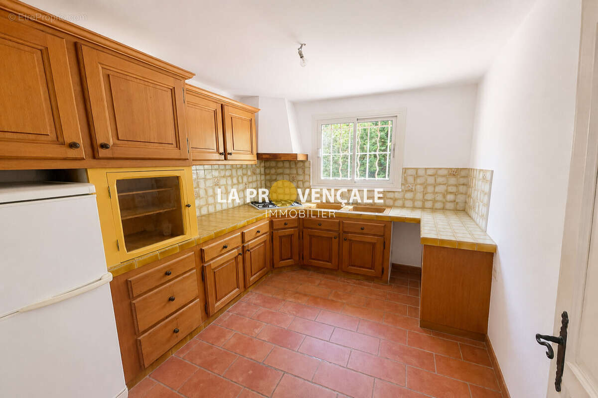 Maison 143 m² à Greasque  - photo 8