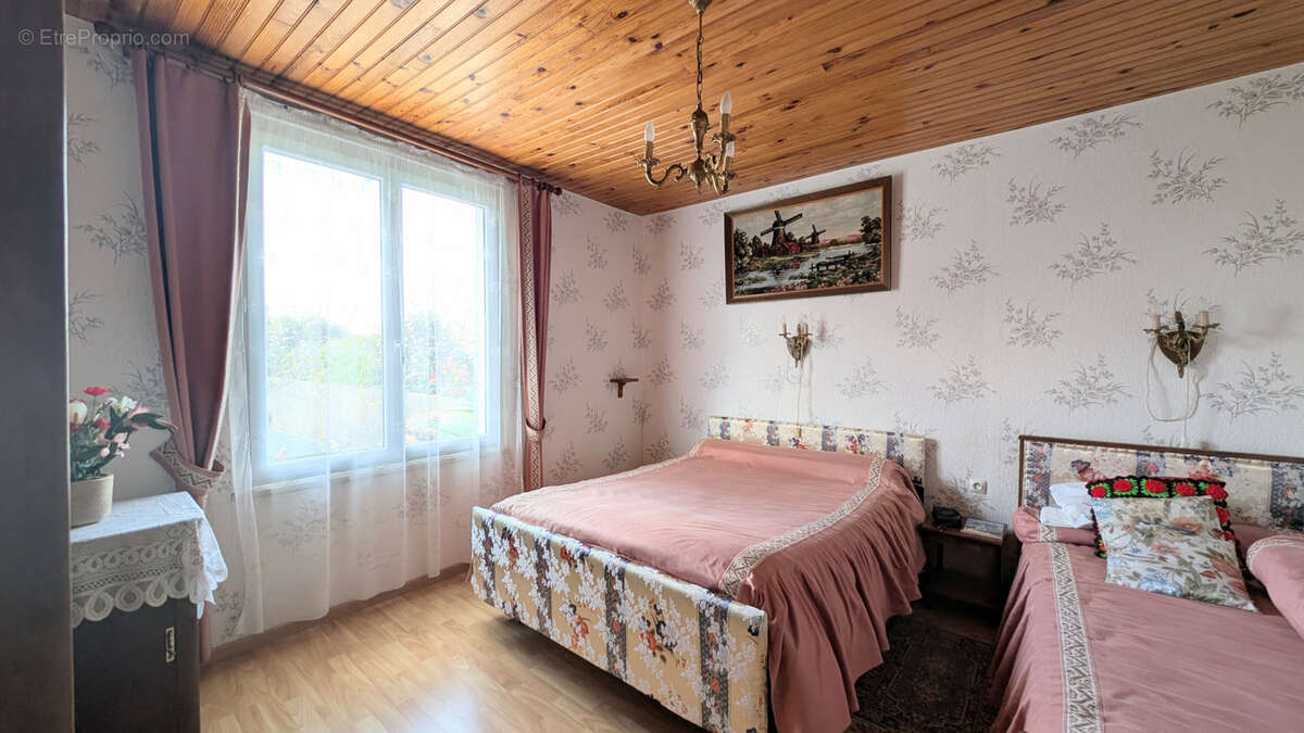 Maison à LES LANDES-GENUSSON