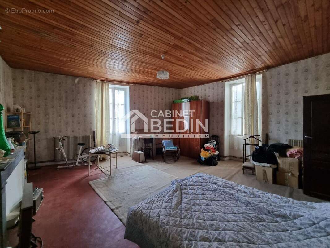 Maison à PUJOLS-SUR-CIRON