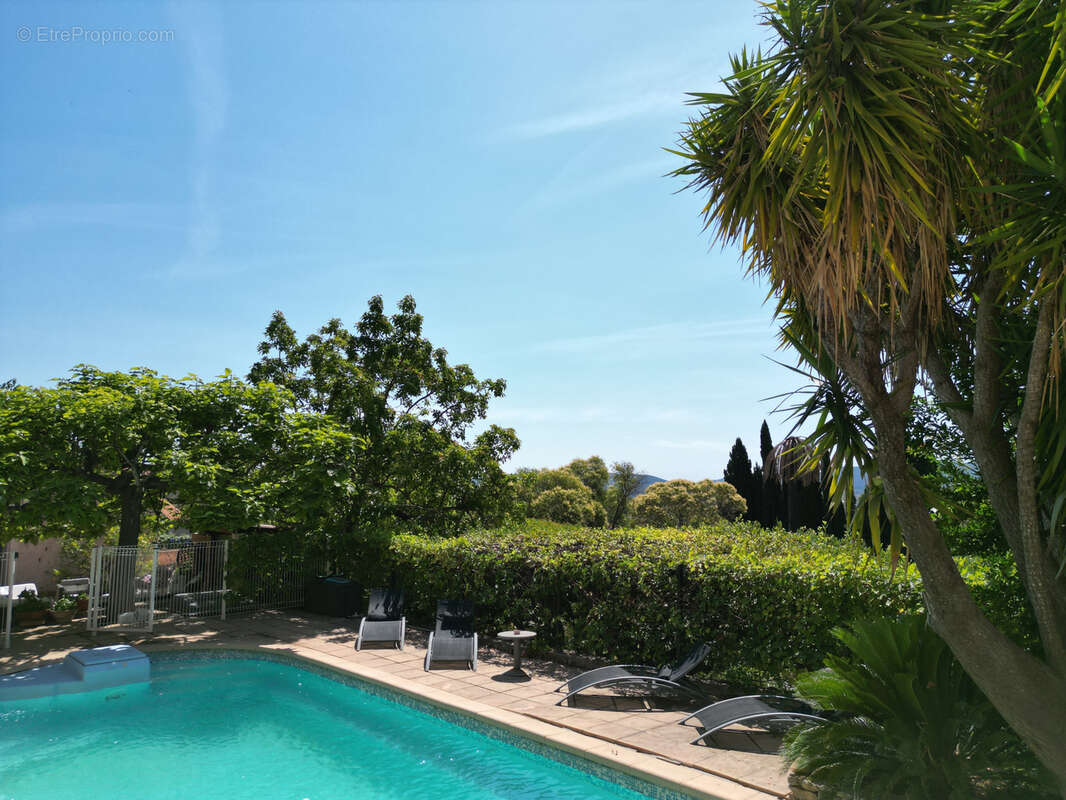 Terrain à LA FARLEDE