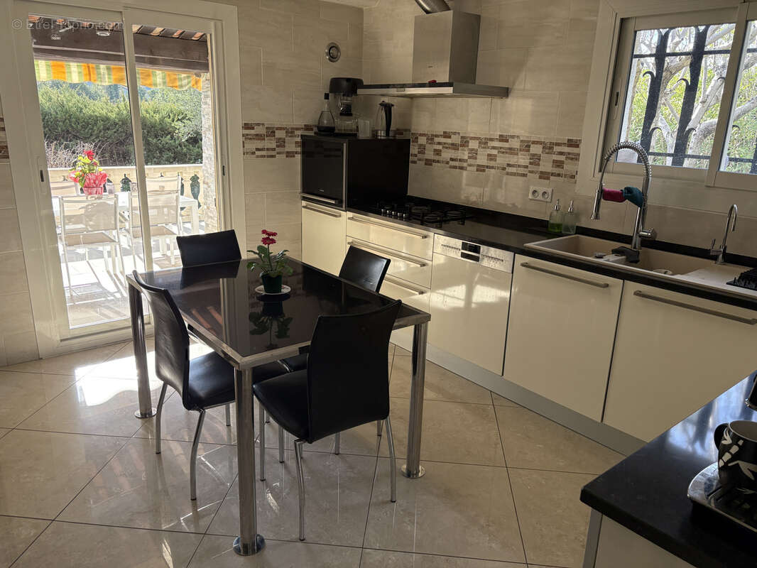 Maison à LA ROQUETTE-SUR-SIAGNE