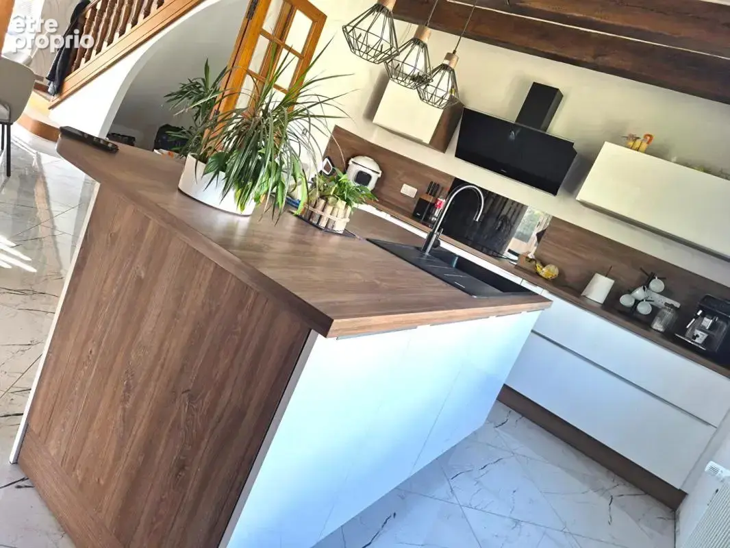 Belle Maison Individuelle ou Propriété Contemporaine avec sa Piscine de 141 m² Rénovée et à Façonner selon vos envies à plus de  - photo 8