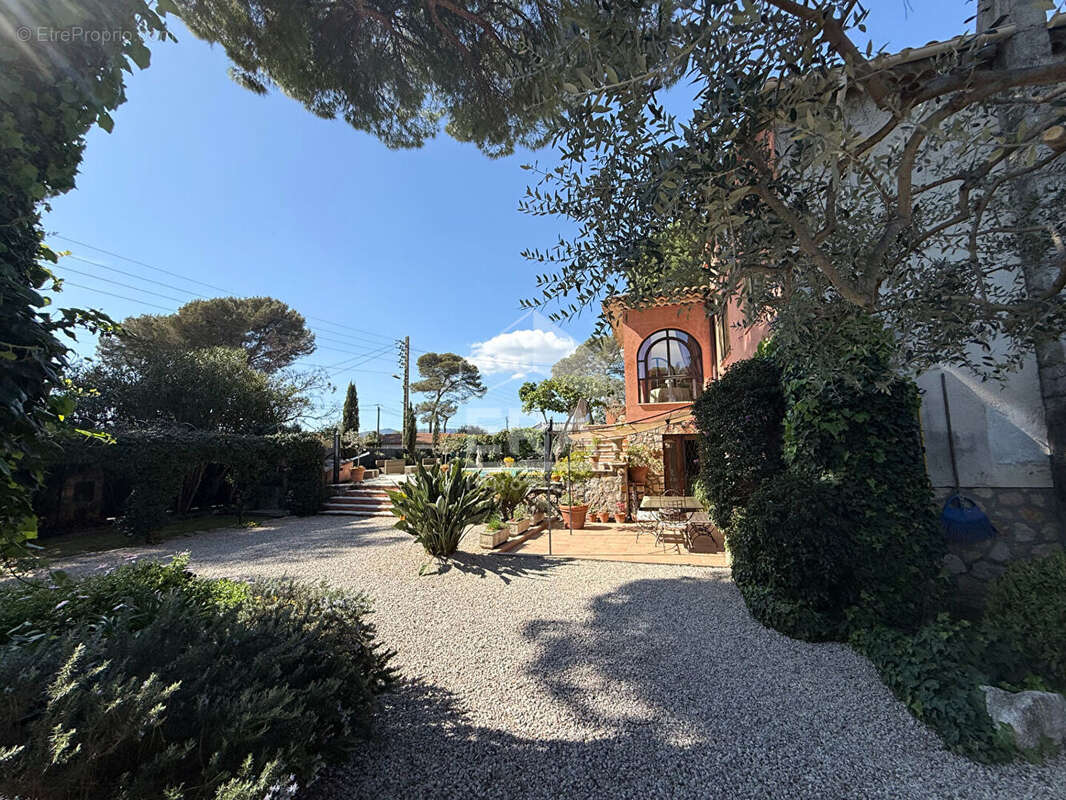 Maison à MOUGINS