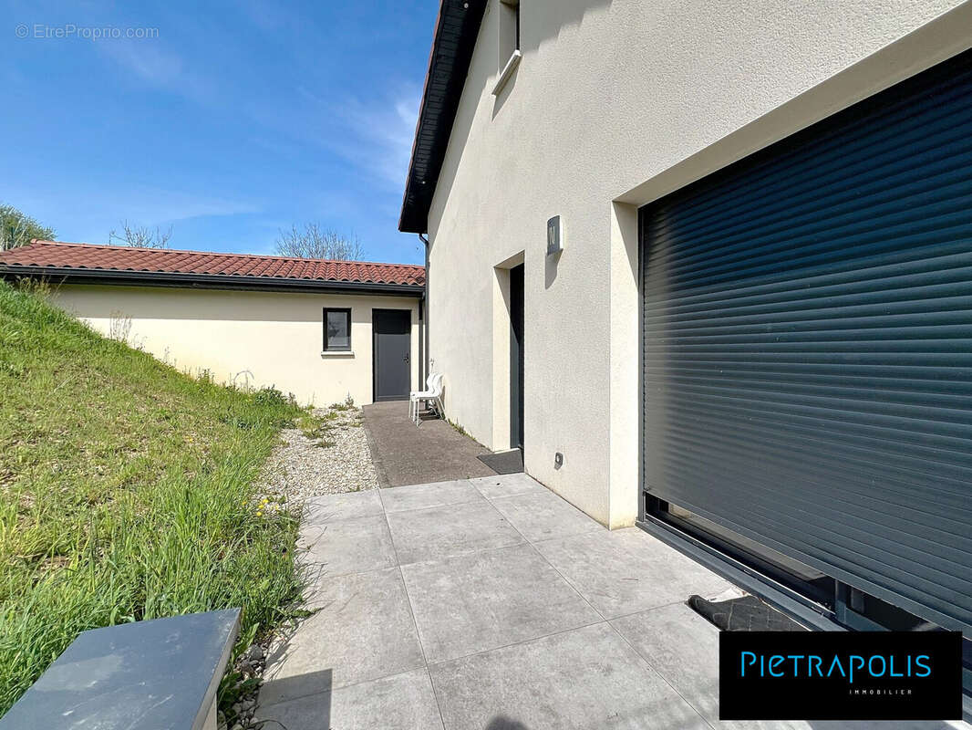 Commerce 352 m² à Pusignan  - photo 4