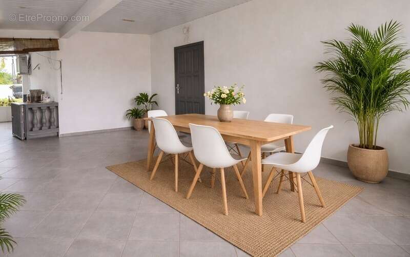 Maison à REMIRE-MONTJOLY