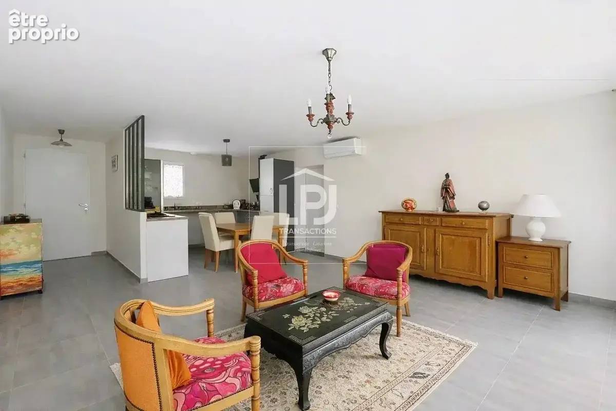 Belle maison individuelle 5 pièces de plain-pied de 94 m², rénovée, lumineuse, avec jardin arboré et garage - photo 2