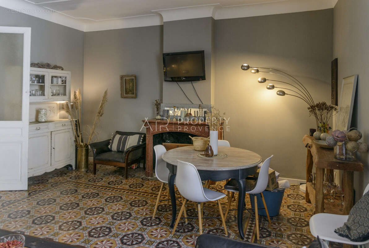 Maison à LA ROQUE-D'ANTHERON