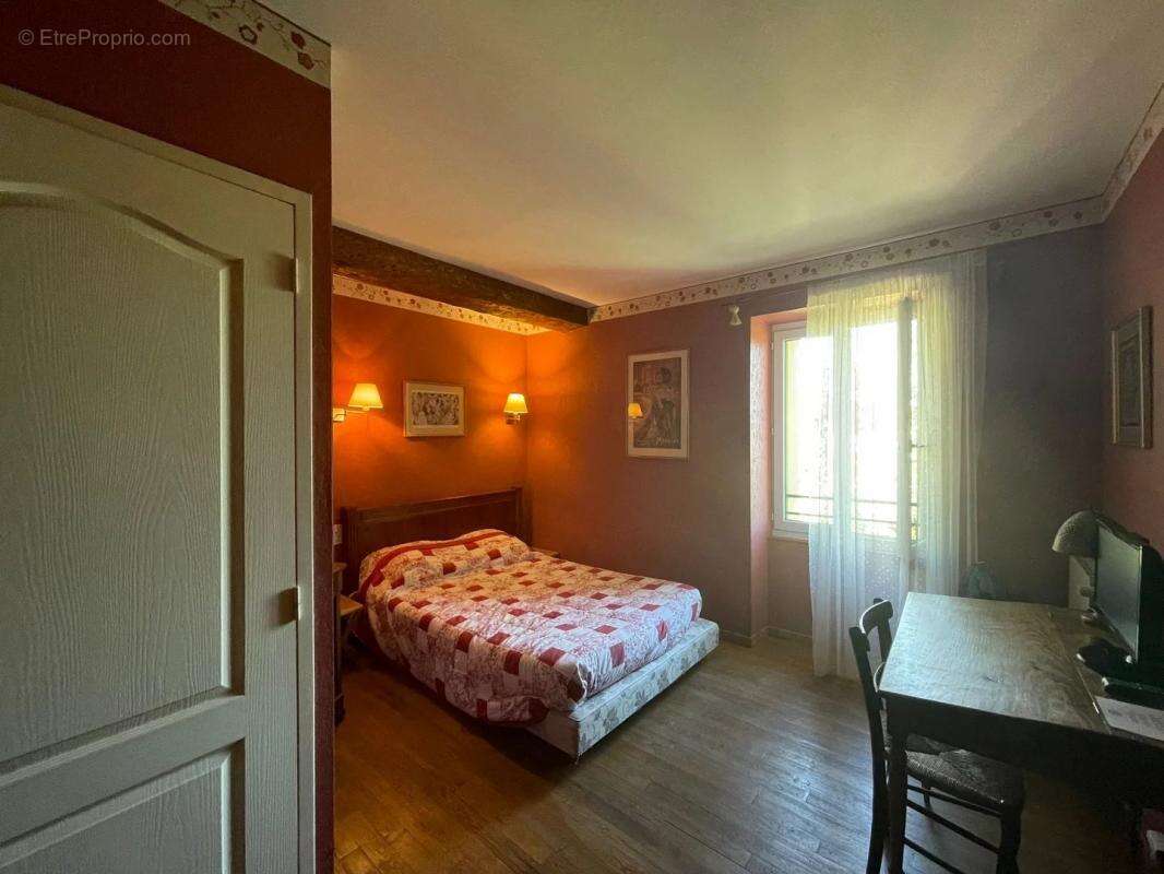 Maison à LA TOUR-SUR-ORB