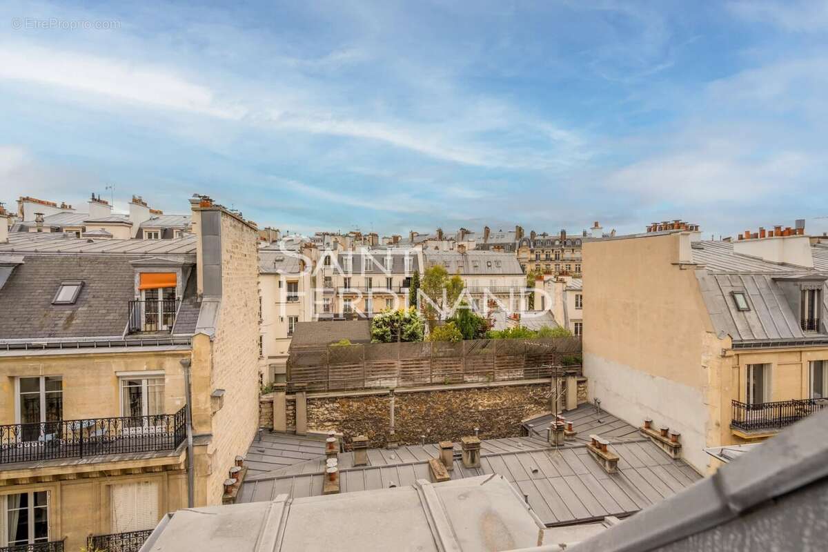 Appartement à PARIS-17E
