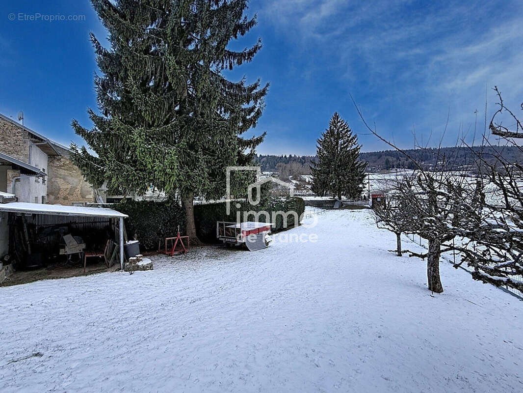 Maison à CHARIX