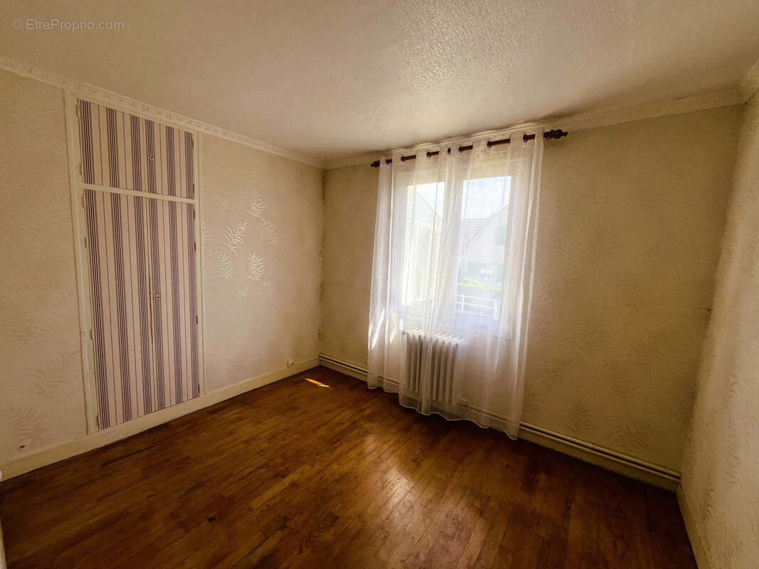 Maison à FONTAINE-LA-GUYON