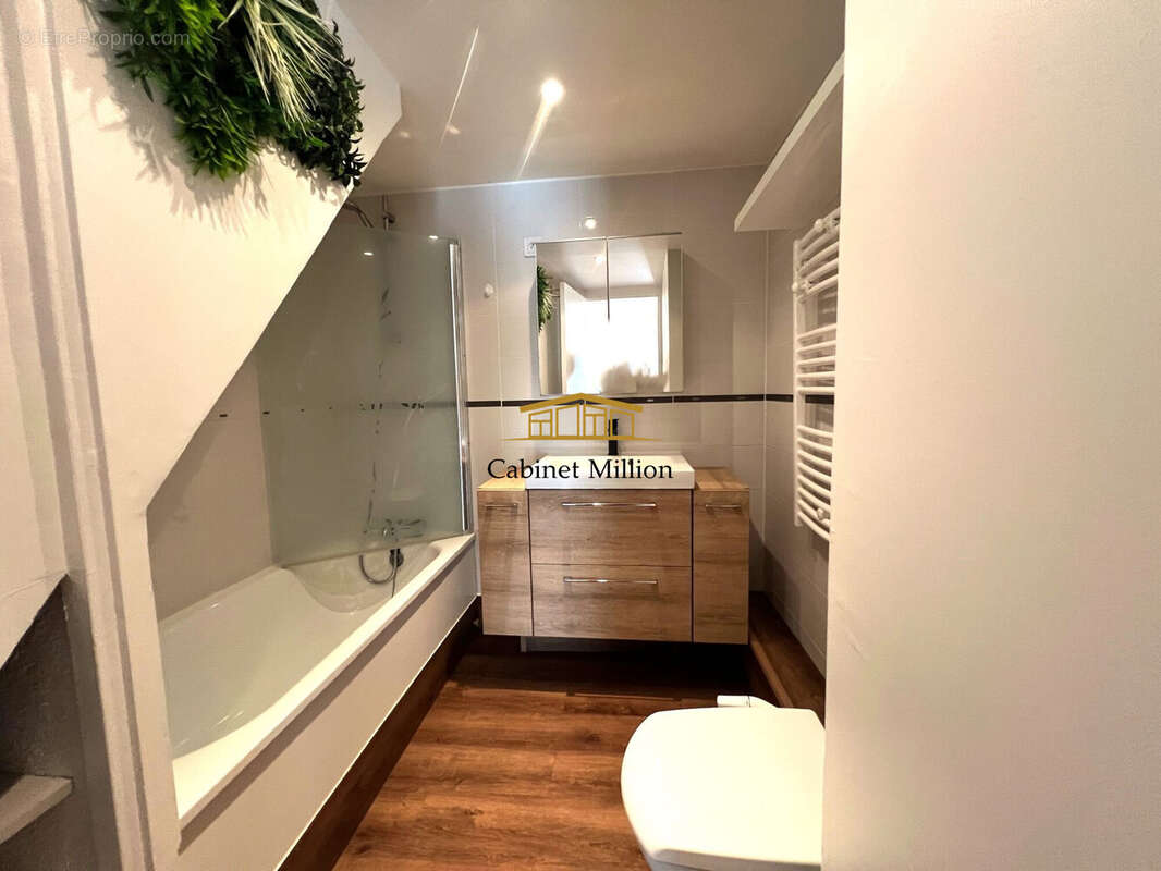 Maison à VIC-LA-GARDIOLE