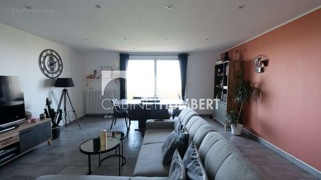 Appartement à SAINT-ETIENNE
