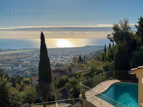 Maison à MANDELIEU-LA-NAPOULE