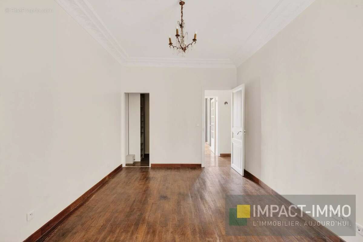 Appartement à COURBEVOIE