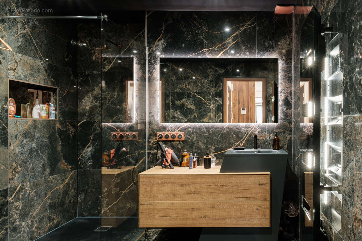 Appartement à SAINT-PRIEST-EN-JAREZ