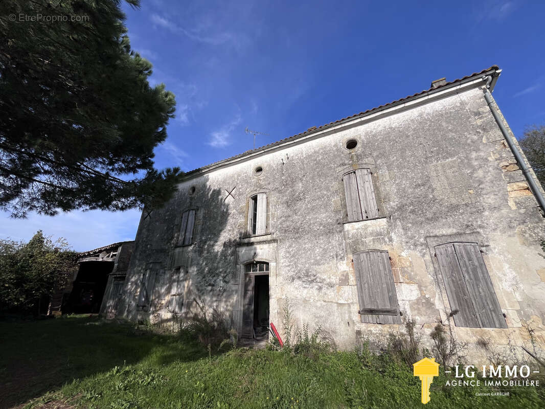 Maison à SAINT-SIGISMOND-DE-CLERMONT