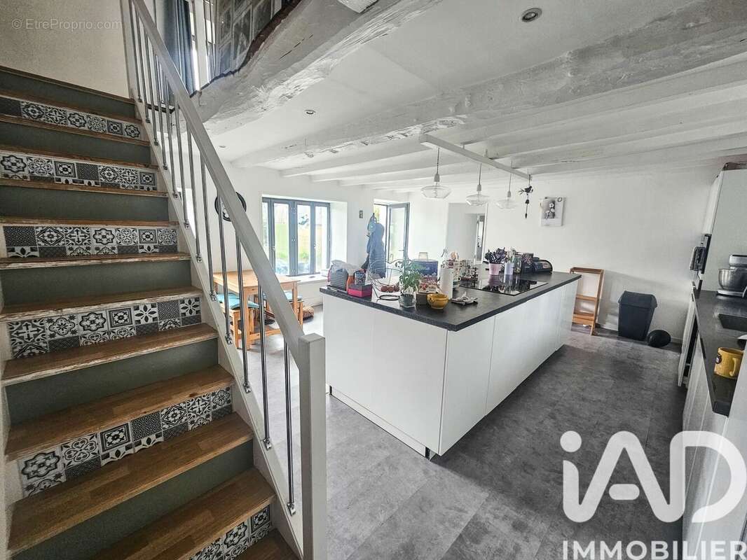 Maison 151 m² à Rouillac  - photo 2