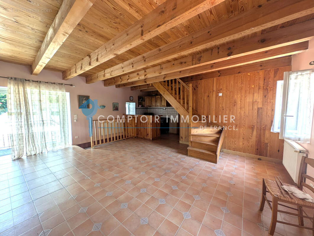 Dépt. 07 - A VENDRE AU CROS DE GERORAND - Grande maison rénovée de 250 m2 -Parcelle de 1.020 m2 - photo 5