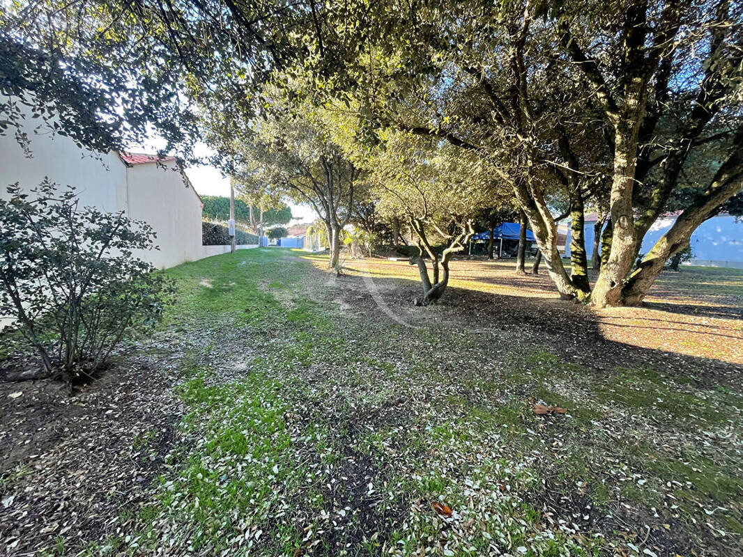 Terrain à JARD-SUR-MER