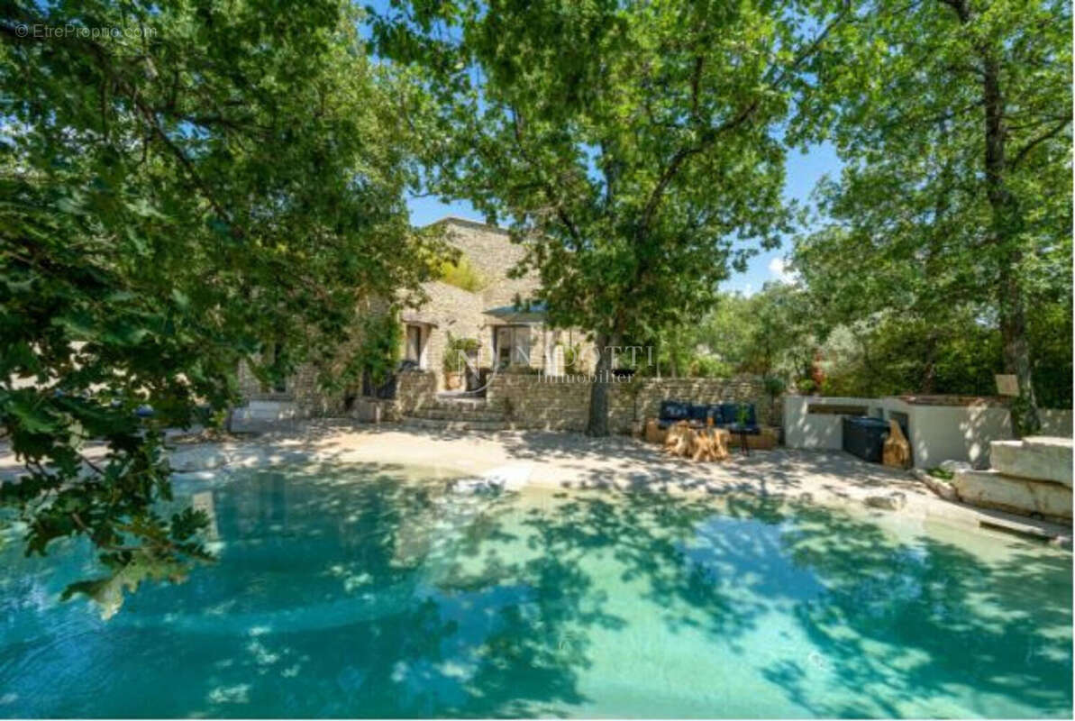 Gordes, superbe villa au coeur des chènes vert sur 1763 m² de terrain clos - photo 8