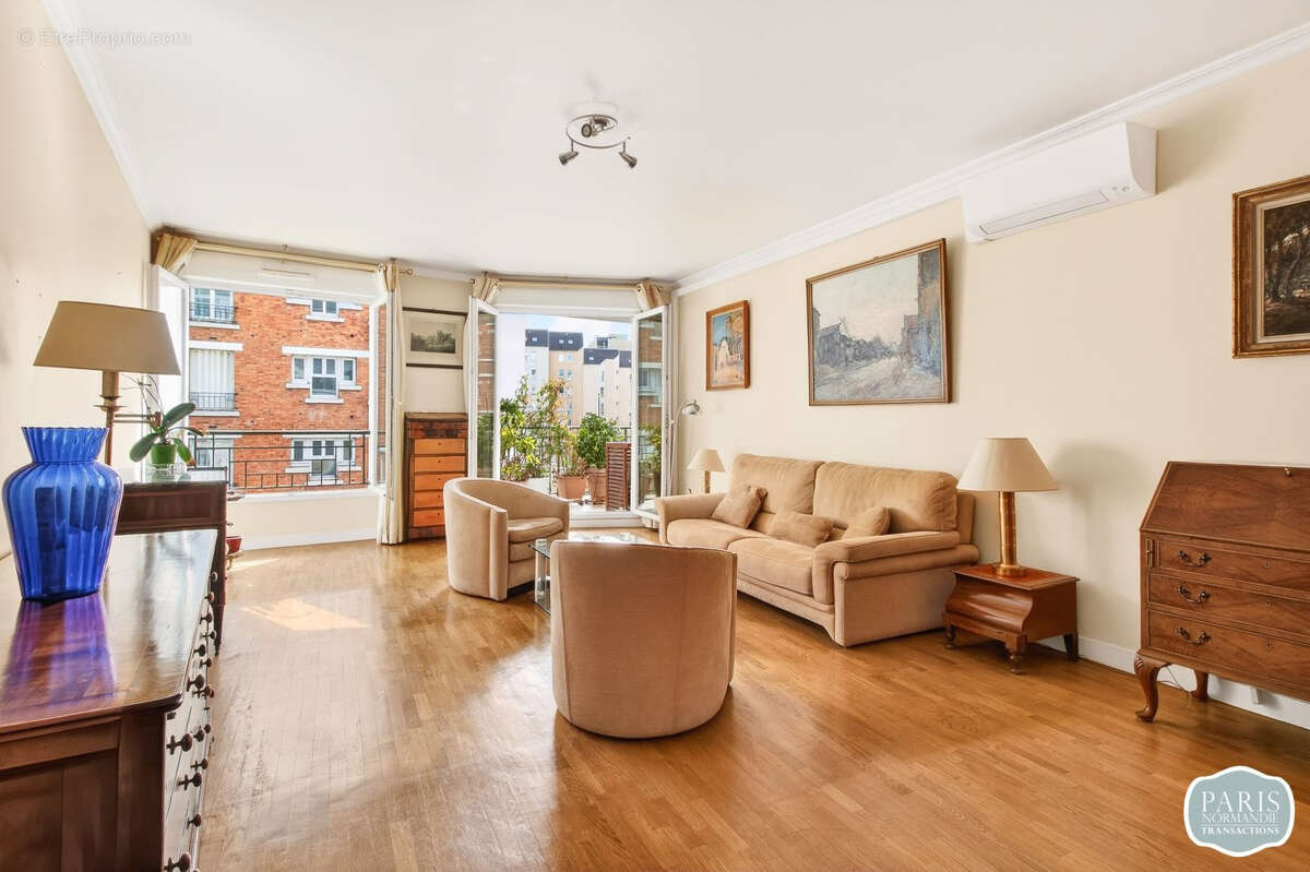 Appartement à LA GARENNE-COLOMBES