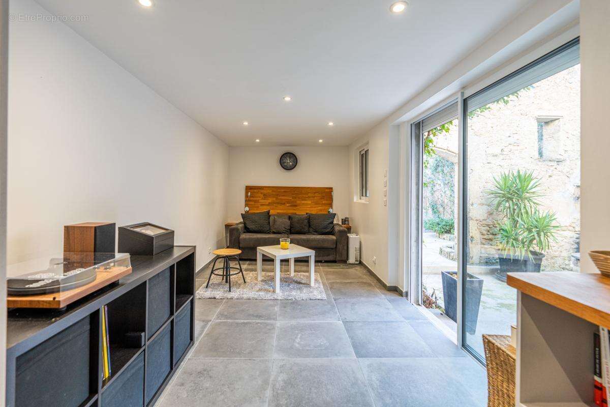 Maison à POUSSAN