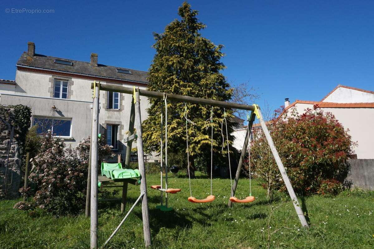 Maison à SAINT-MALO-DU-BOIS