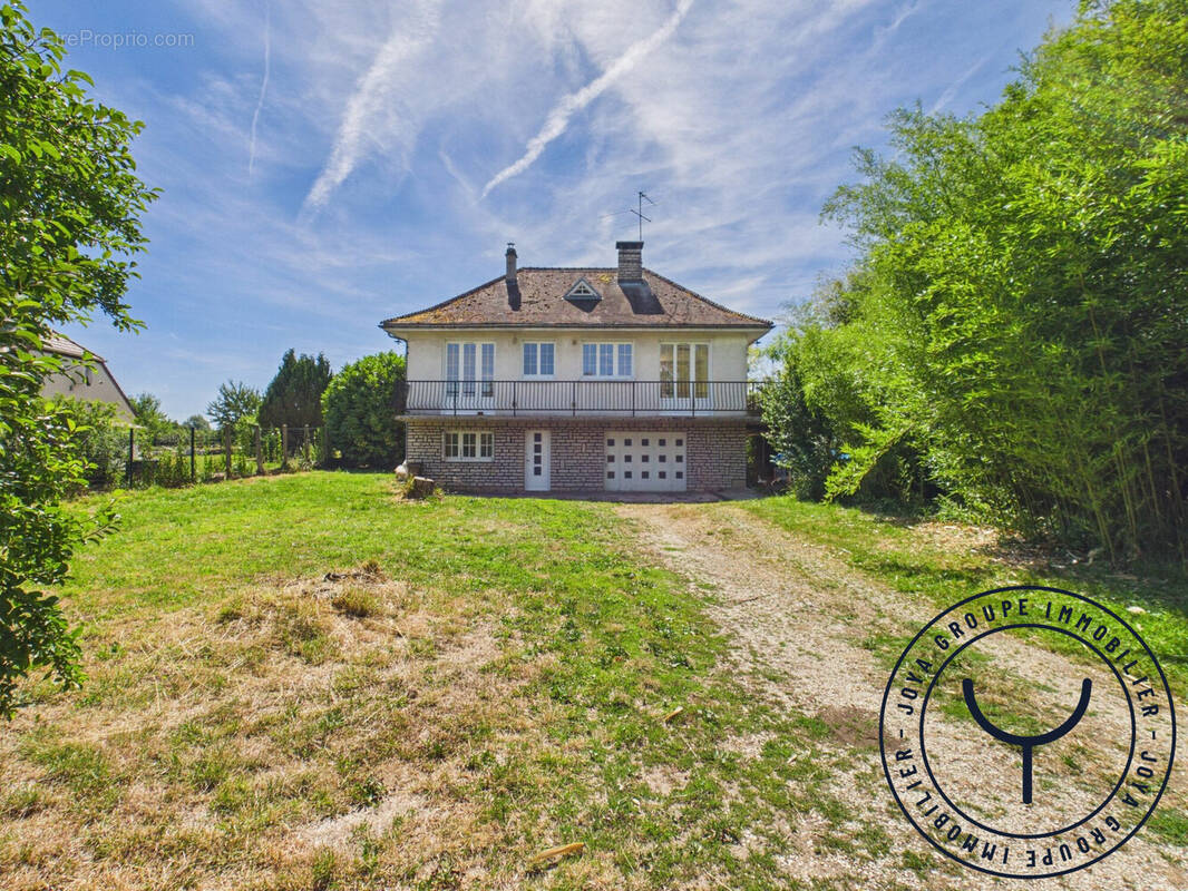 Maison à MESNIL-SAINT-PERE