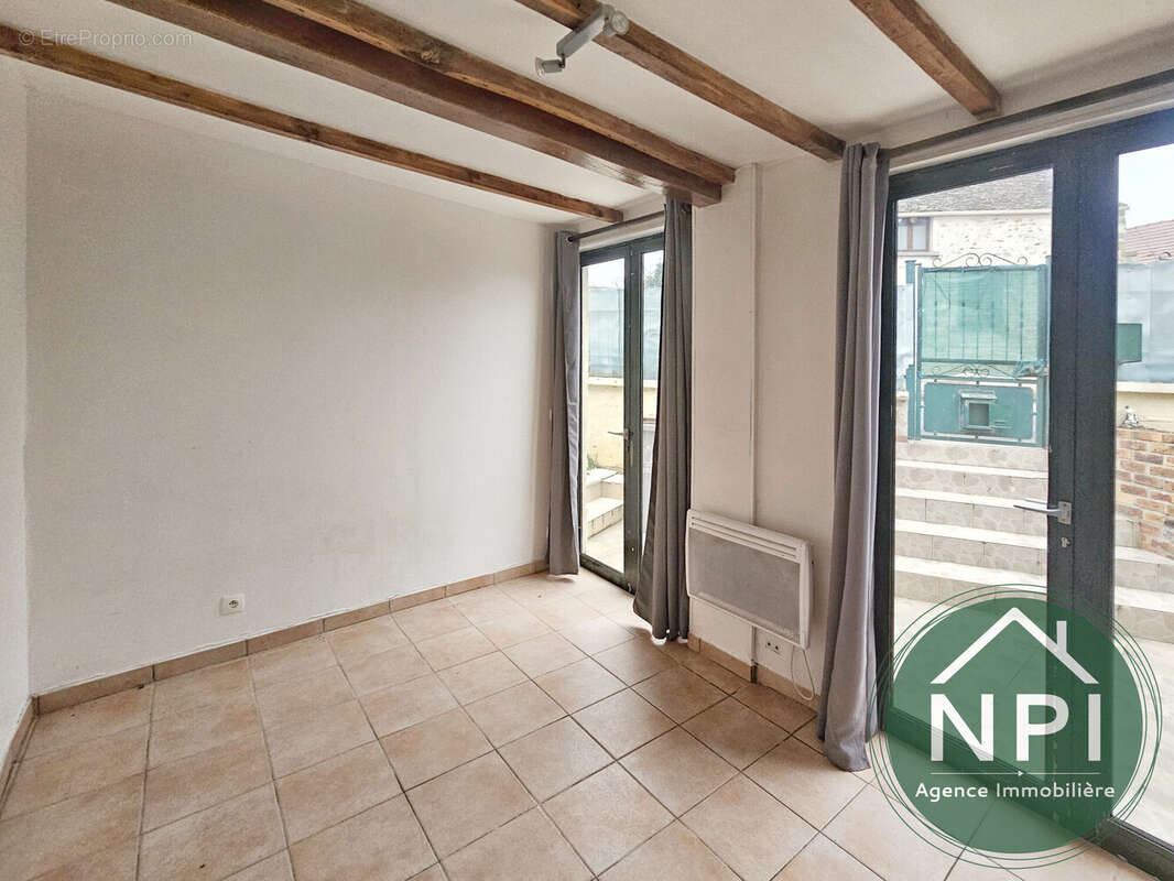 Maison à VAUX-LE-PENIL